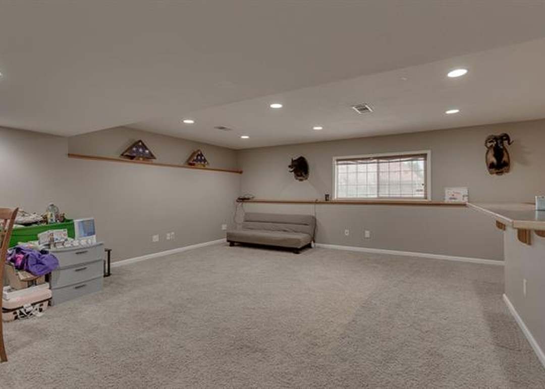 215 Montrose Court — photo 5