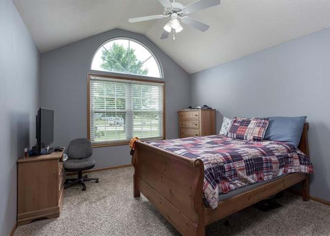 215 Montrose Court — photo 7