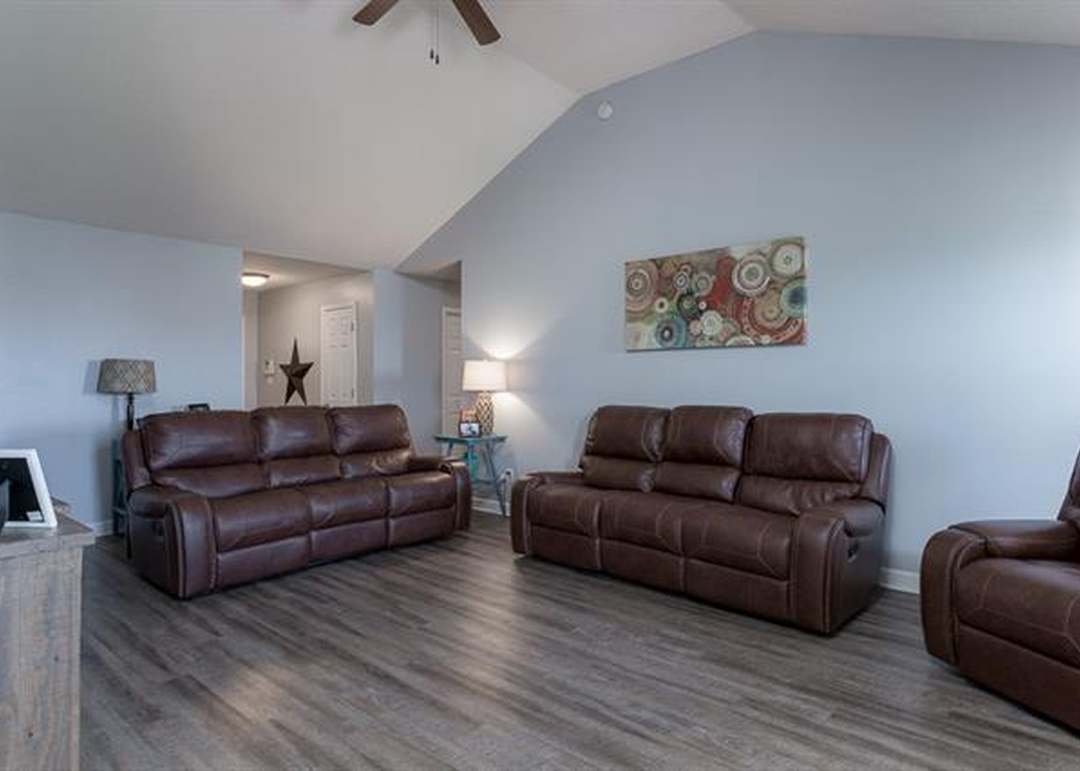 215 Montrose Court — photo 11