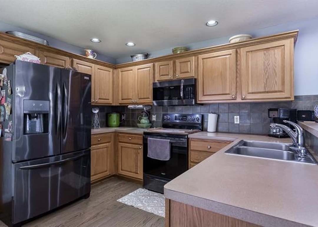 215 Montrose Court — photo 12