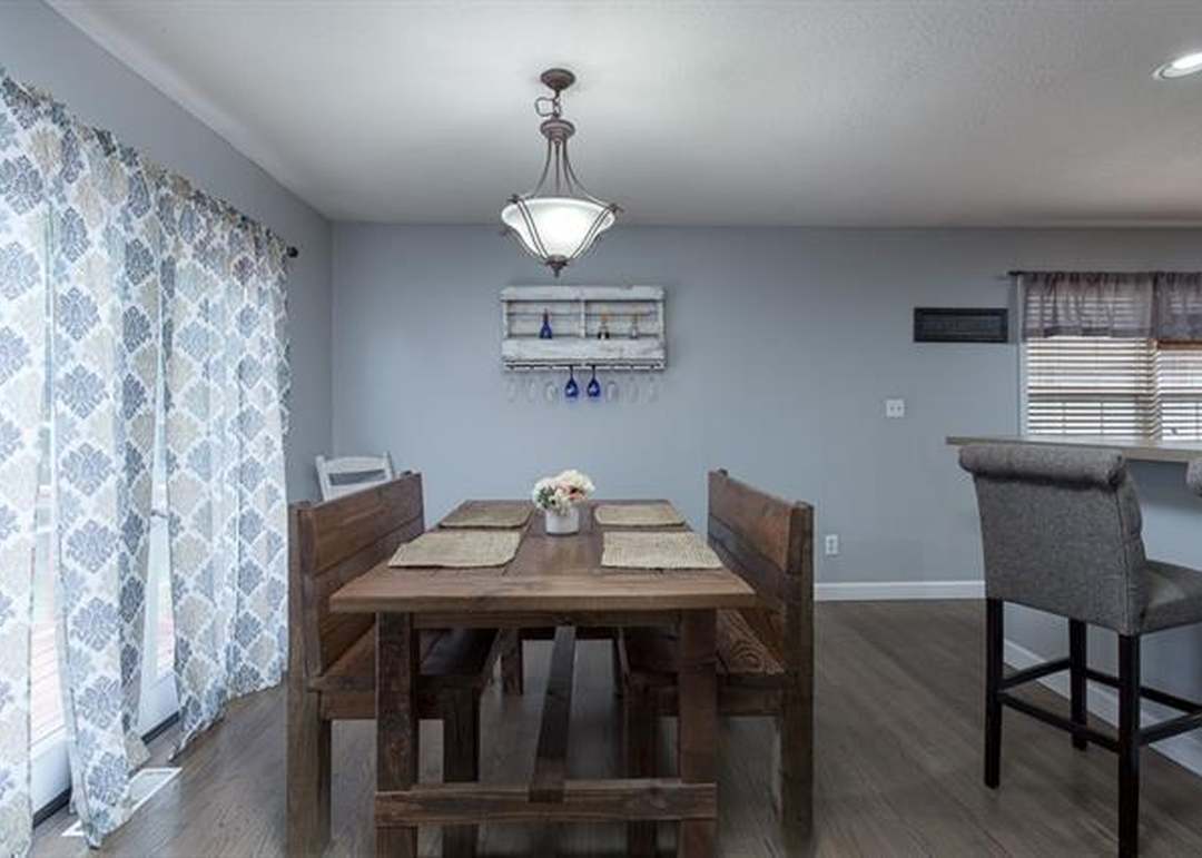 215 Montrose Court — photo 13