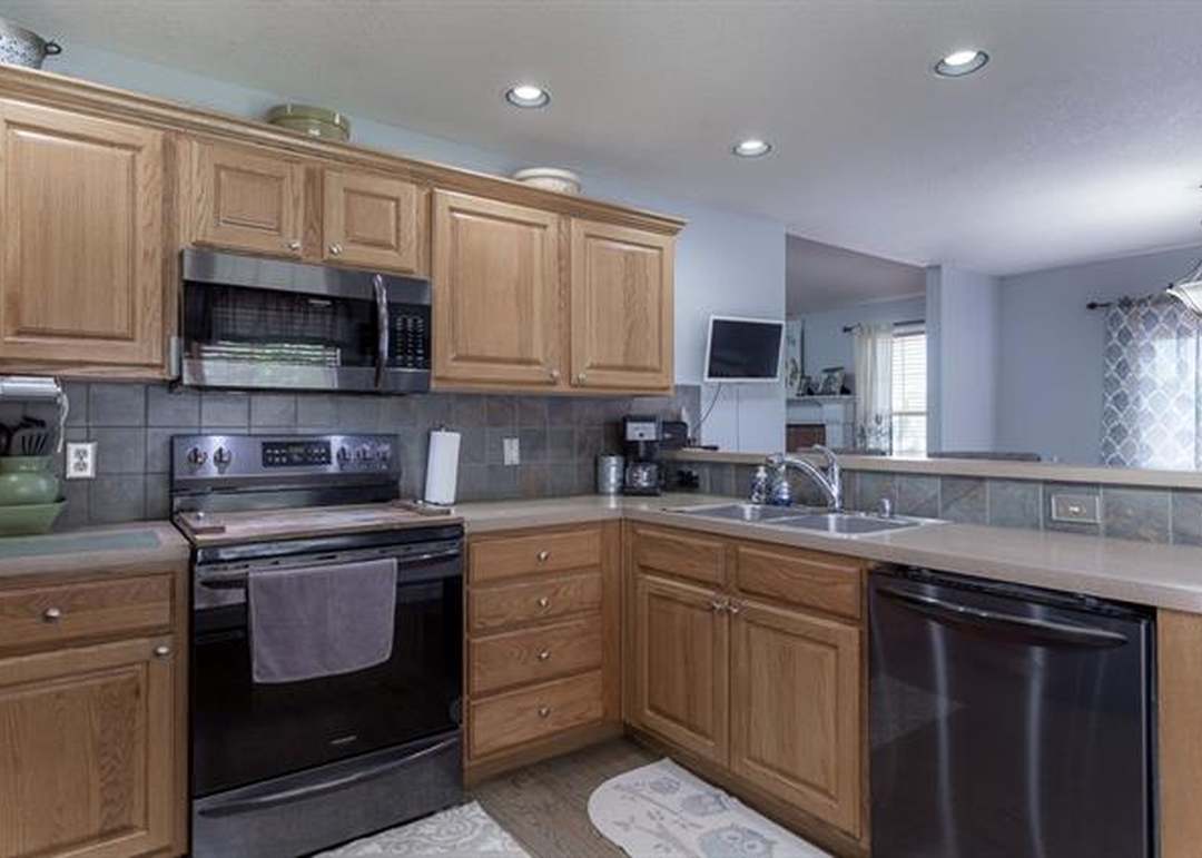 215 Montrose Court — photo 14