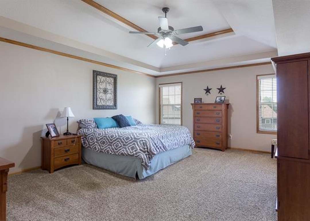 215 Montrose Court — photo 16