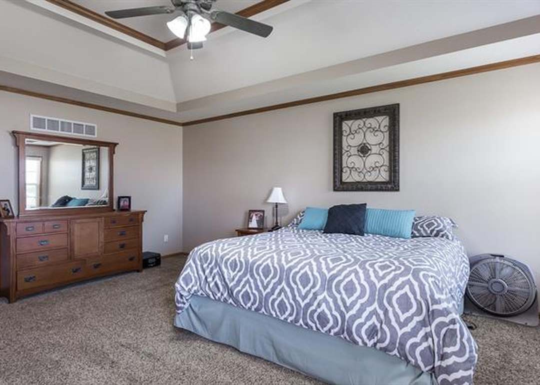 215 Montrose Court — photo 17