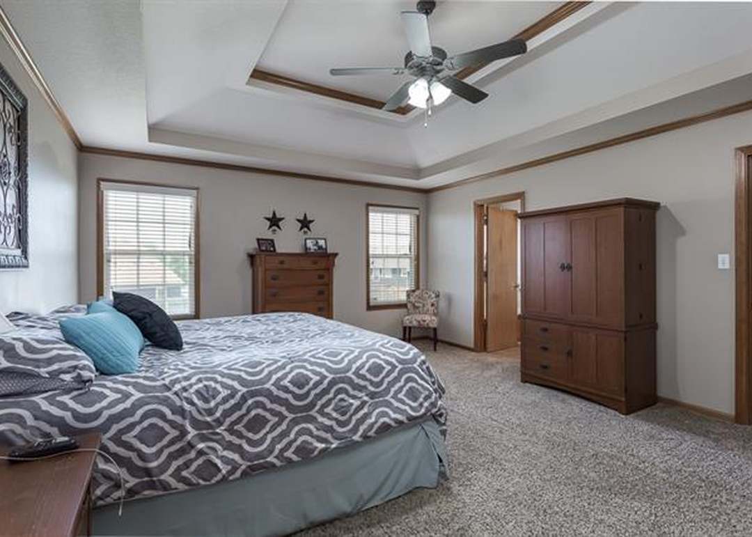 215 Montrose Court — photo 18