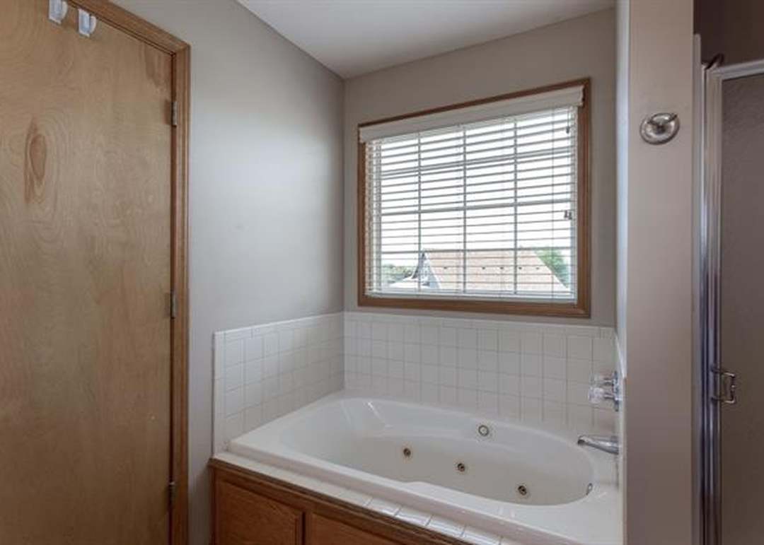 215 Montrose Court — photo 19