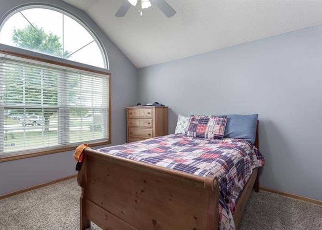 215 Montrose Court — photo 20