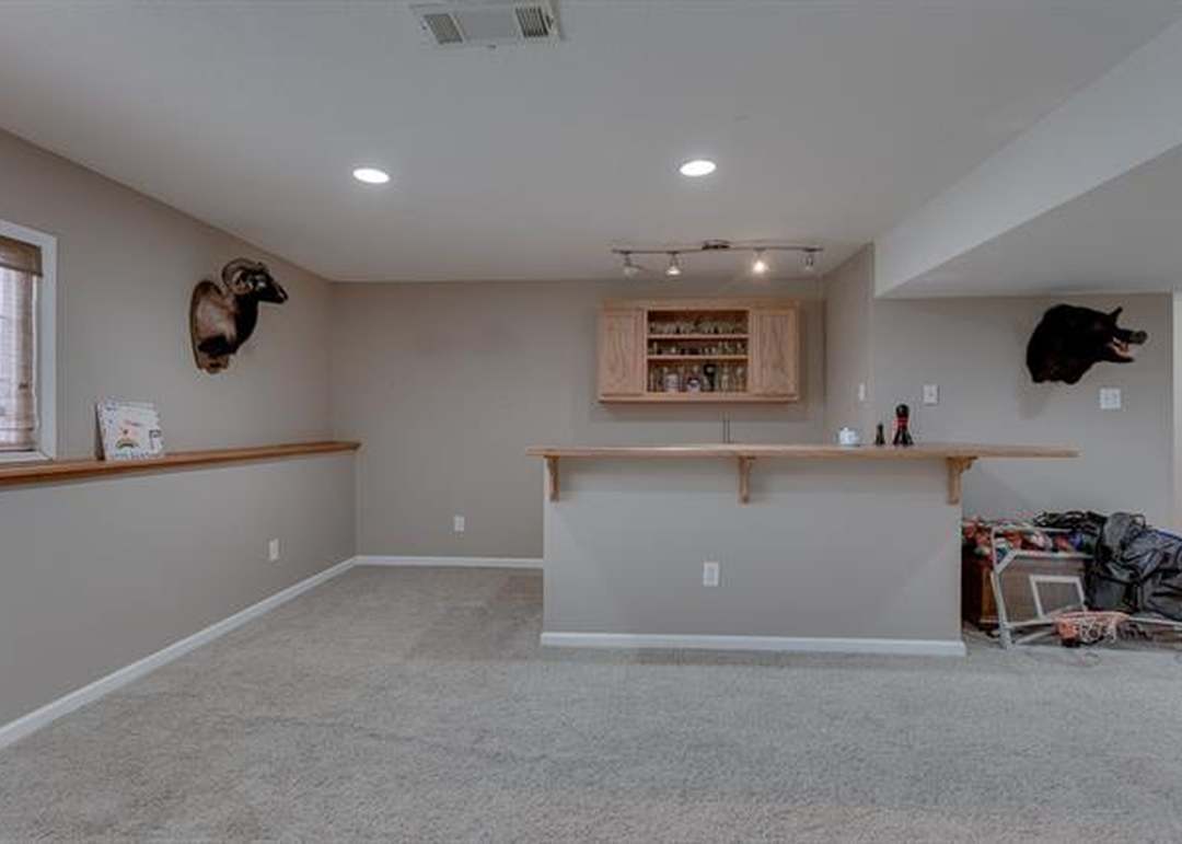 215 Montrose Court — photo 23