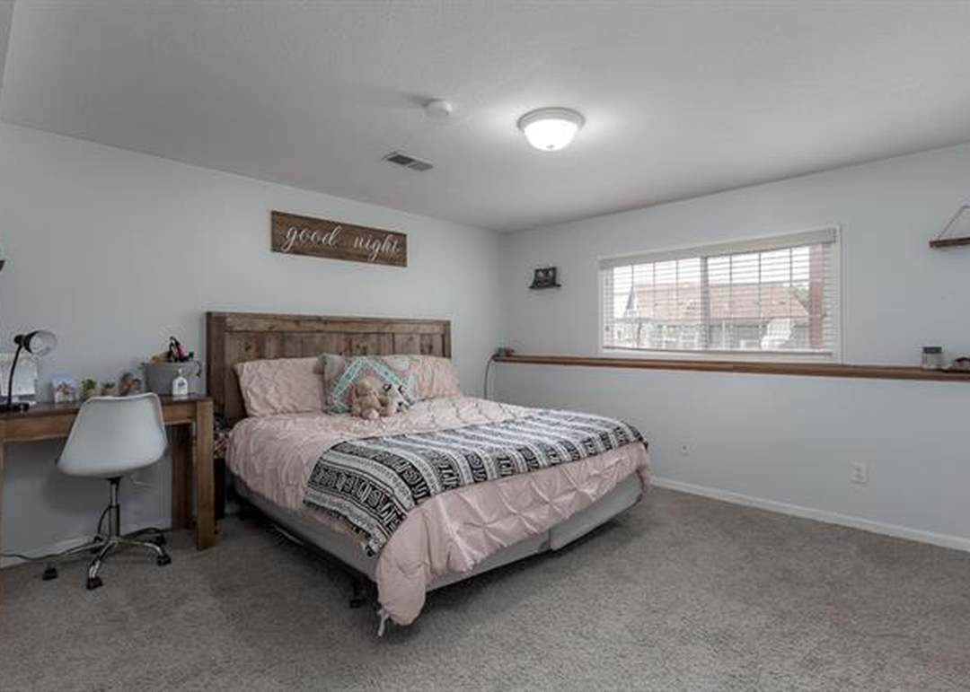 215 Montrose Court — photo 27