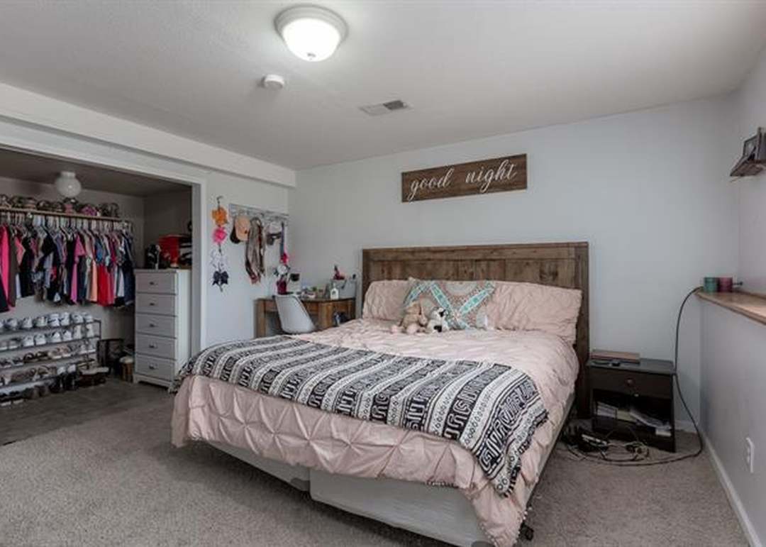 215 Montrose Court — photo 28