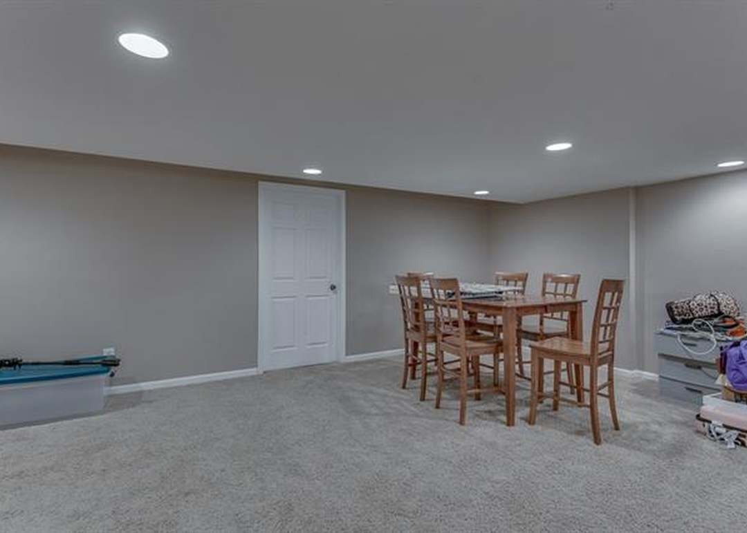 215 Montrose Court — photo 29