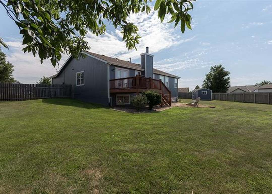 215 Montrose Court — photo 30