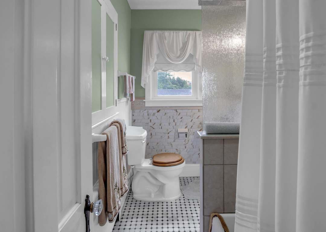 215 W Walnut Street — photo 5