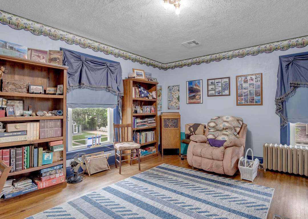 215 W Walnut Street — photo 7