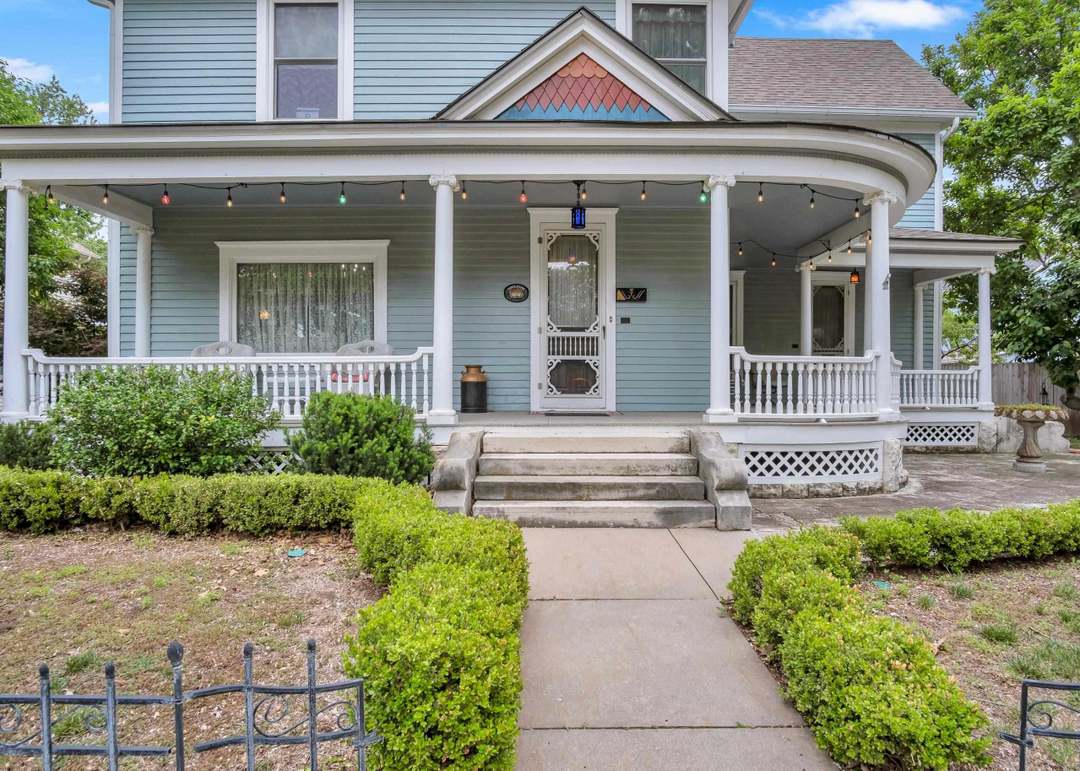 215 W Walnut Street — photo 8