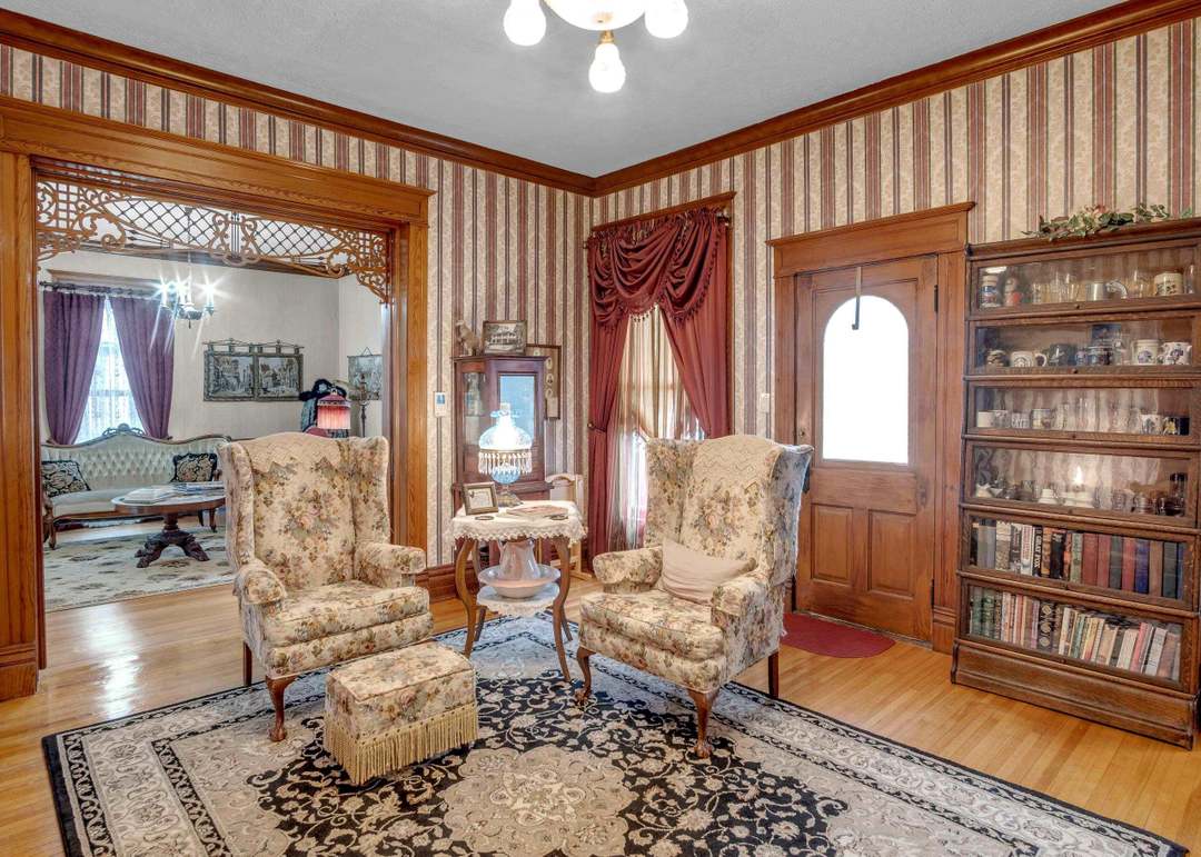 215 W Walnut Street — photo 16