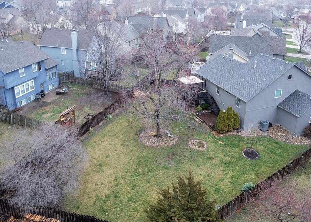 21628 W 53rd Terrace — photo 8