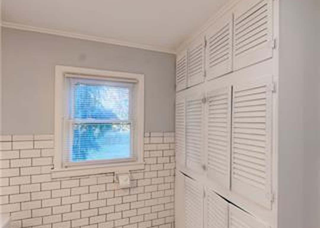 218 W 83rd Terrace — photo 5