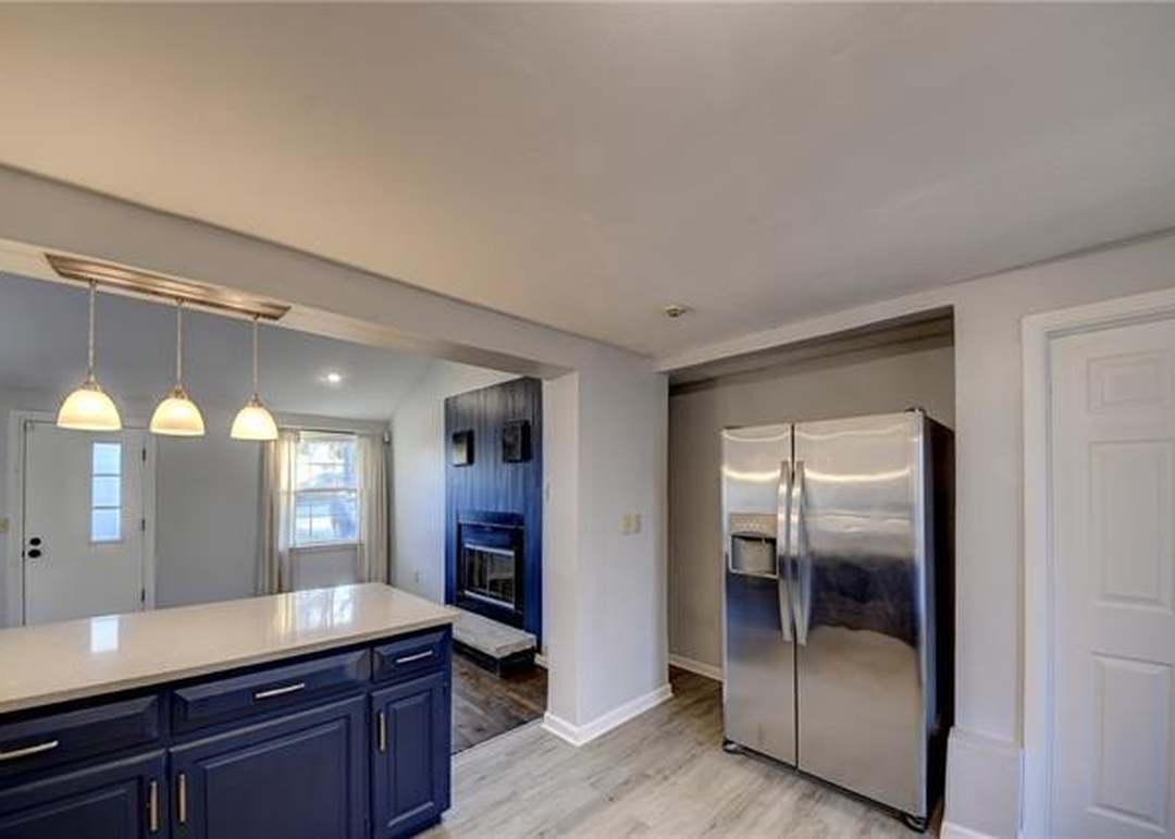 218 W 83rd Terrace — photo 13