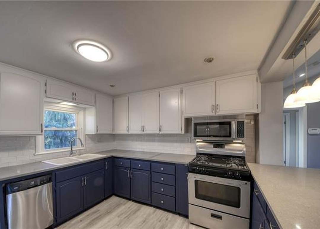 218 W 83rd Terrace — photo 14