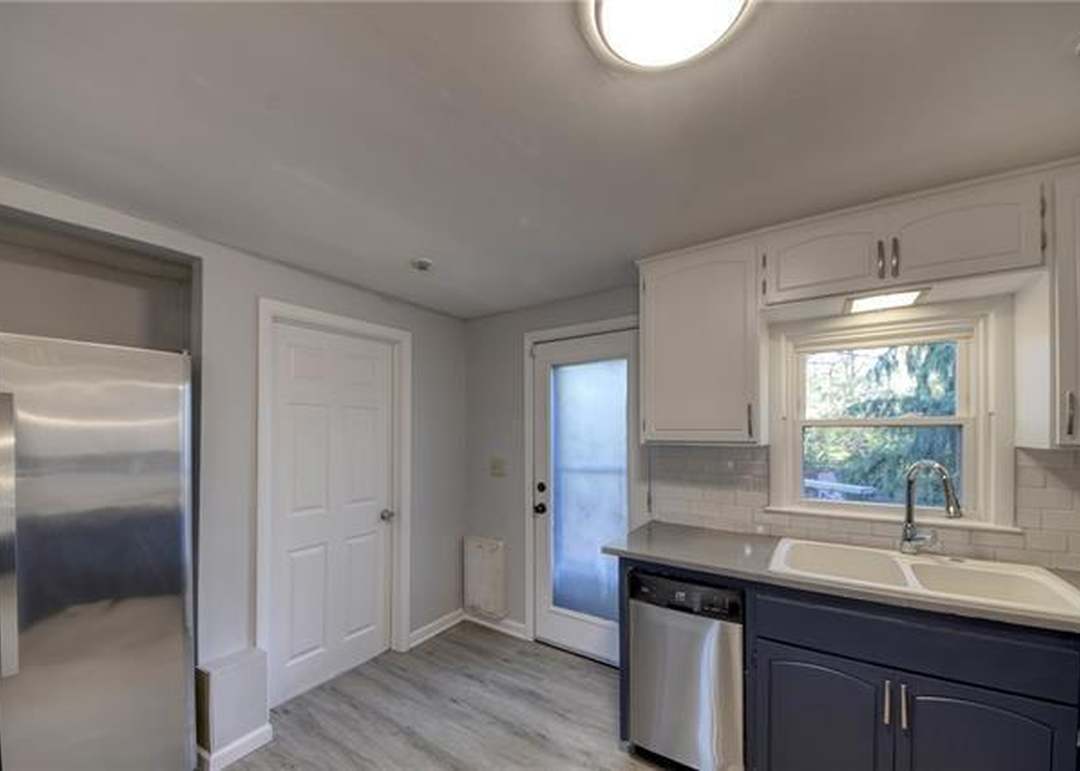 218 W 83rd Terrace — photo 15
