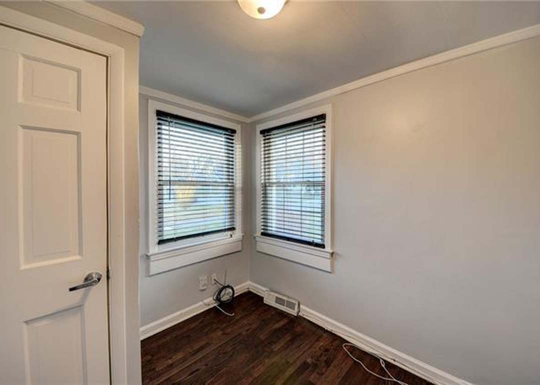 218 W 83rd Terrace — photo 16