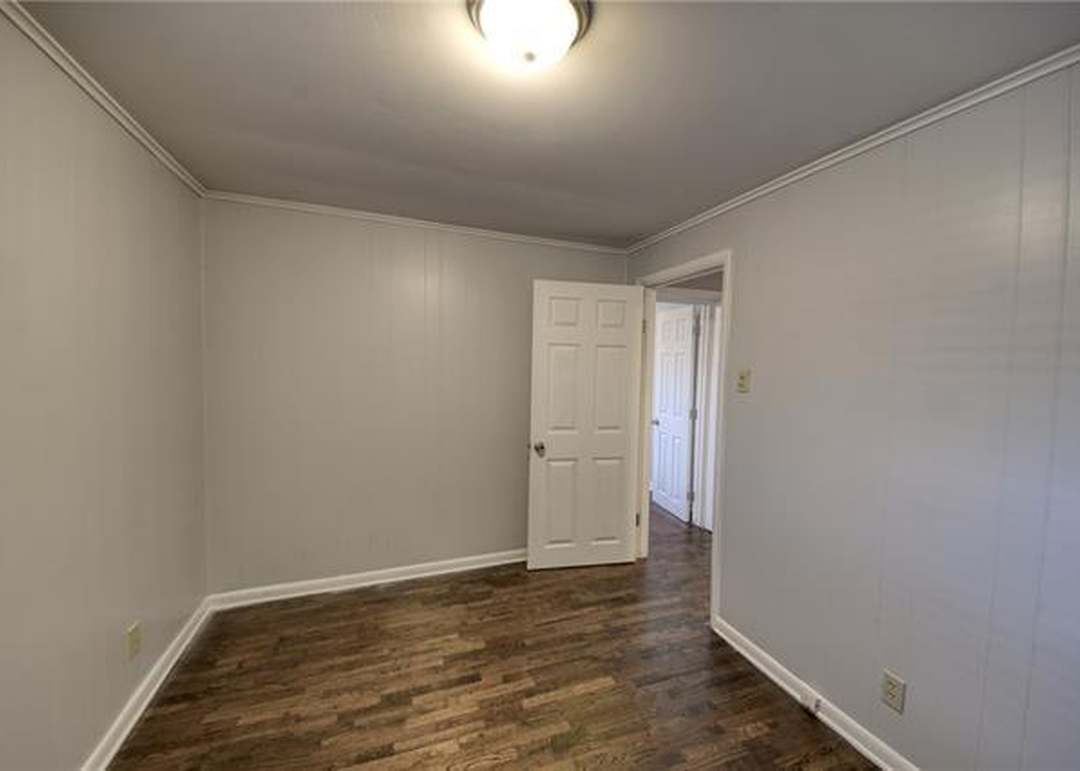 218 W 83rd Terrace — photo 17