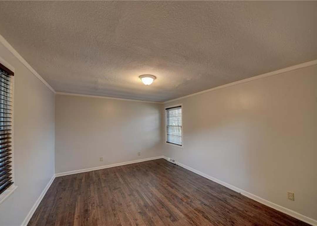 218 W 83rd Terrace — photo 18