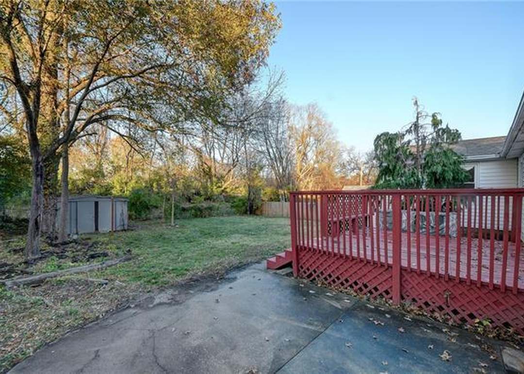 218 W 83rd Terrace — photo 27