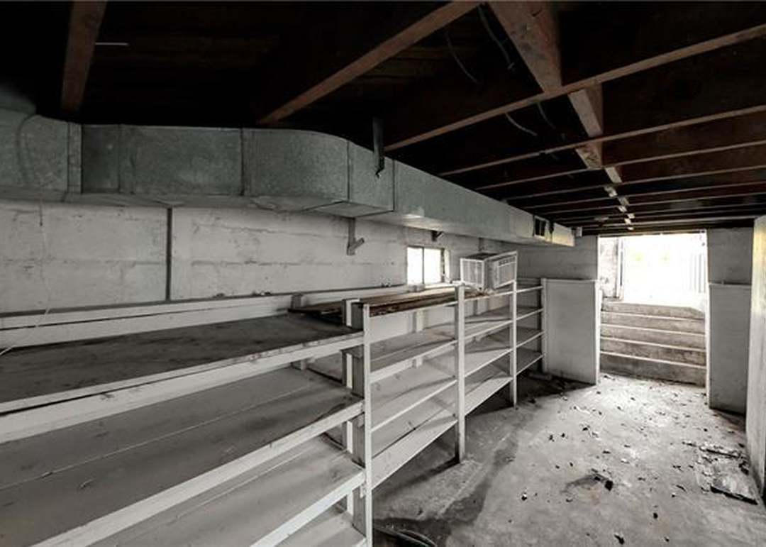 218 W 83rd Terrace — photo 29