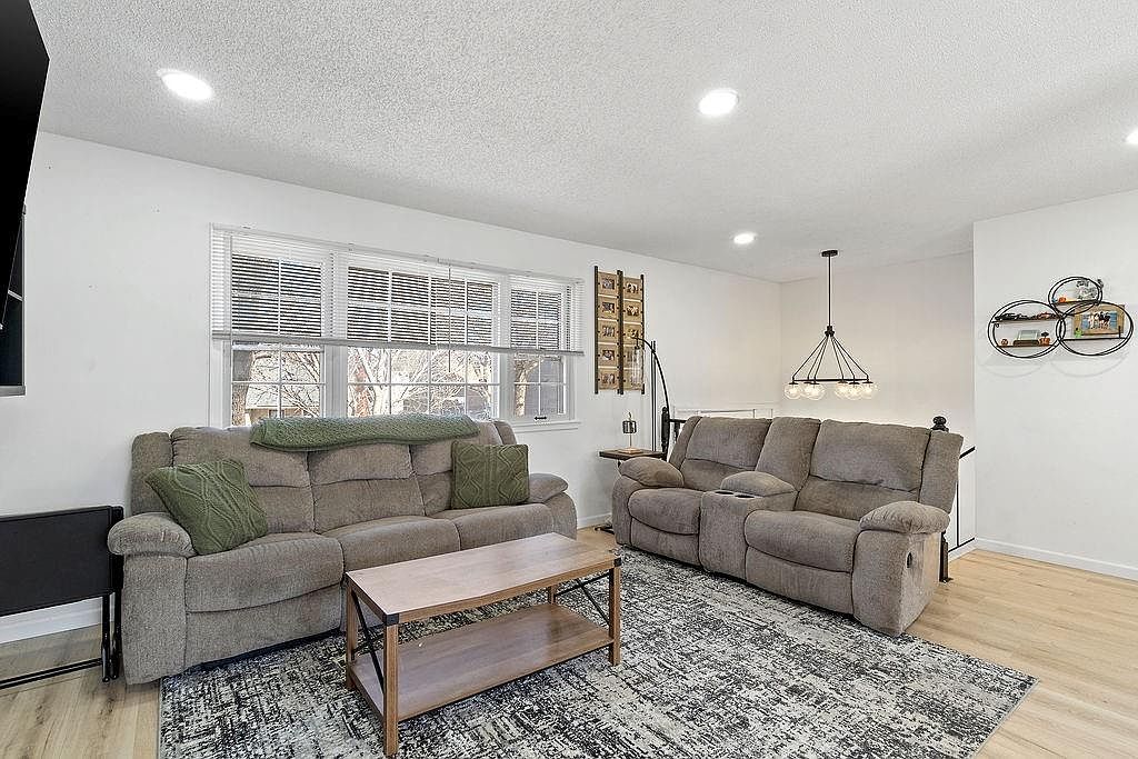 2225 E Taylor Drive — photo 4