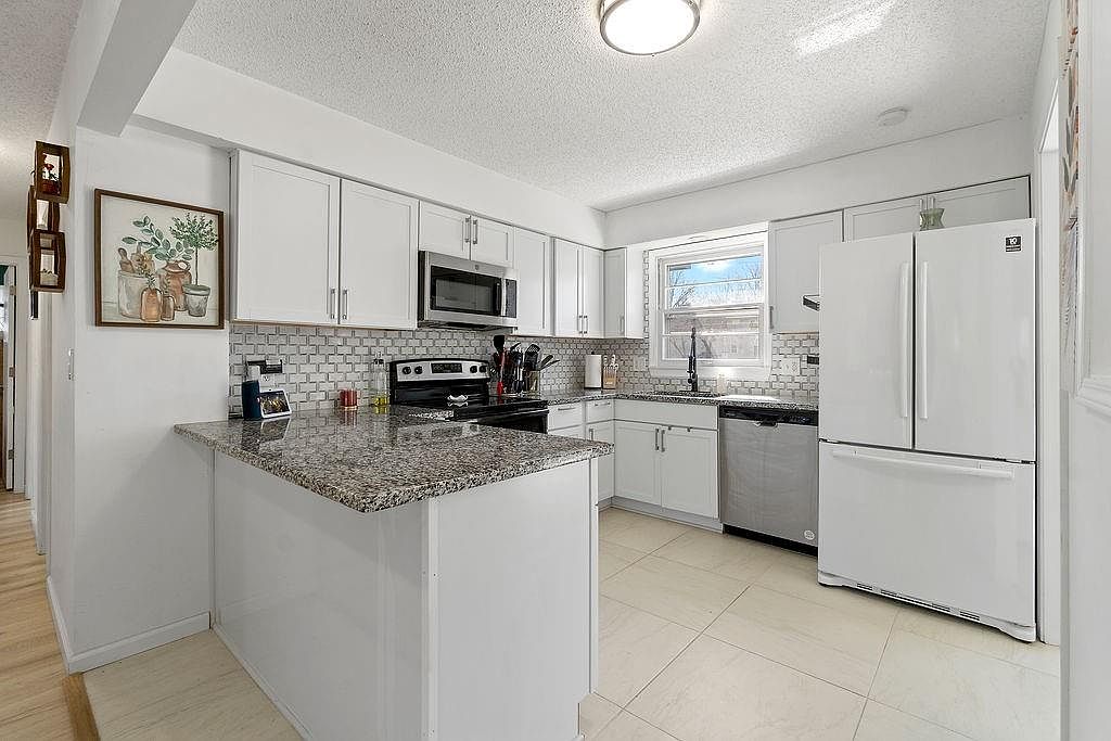 2225 E Taylor Drive — photo 6