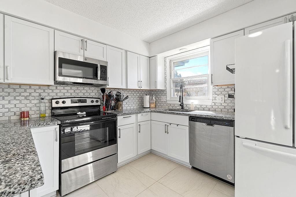 2225 E Taylor Drive — photo 9