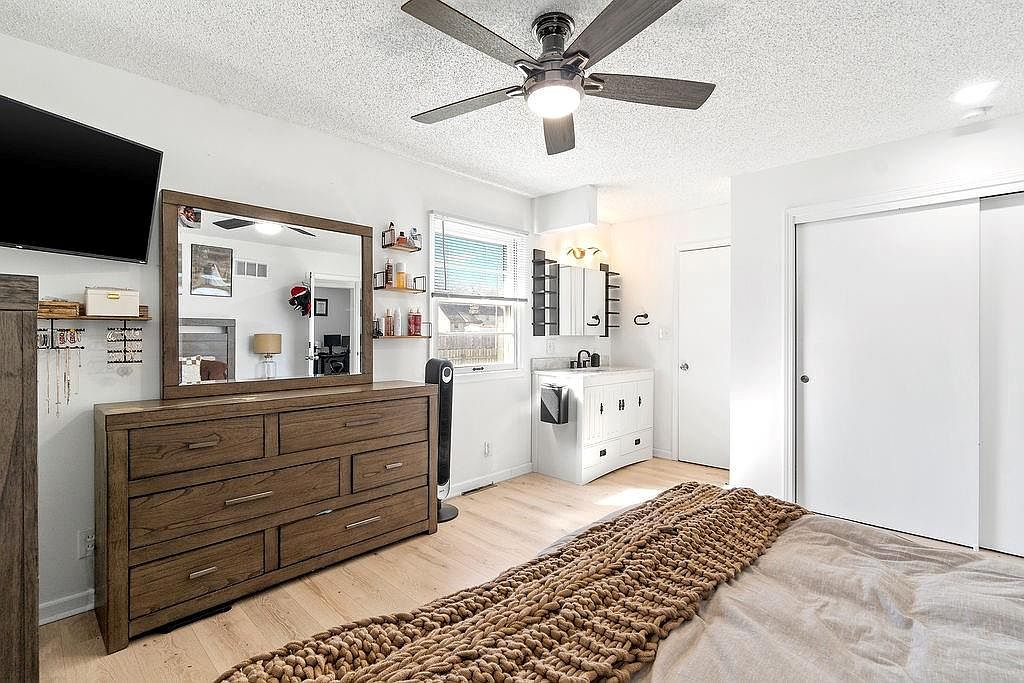 2225 E Taylor Drive — photo 15