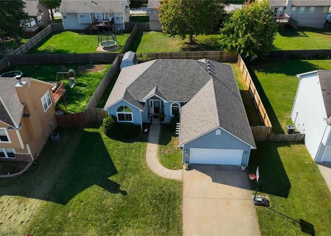 2237 NE Maybrook Drive — photo 8