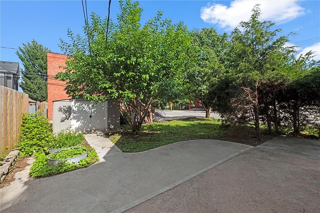 229 Park Avenue — photo 26