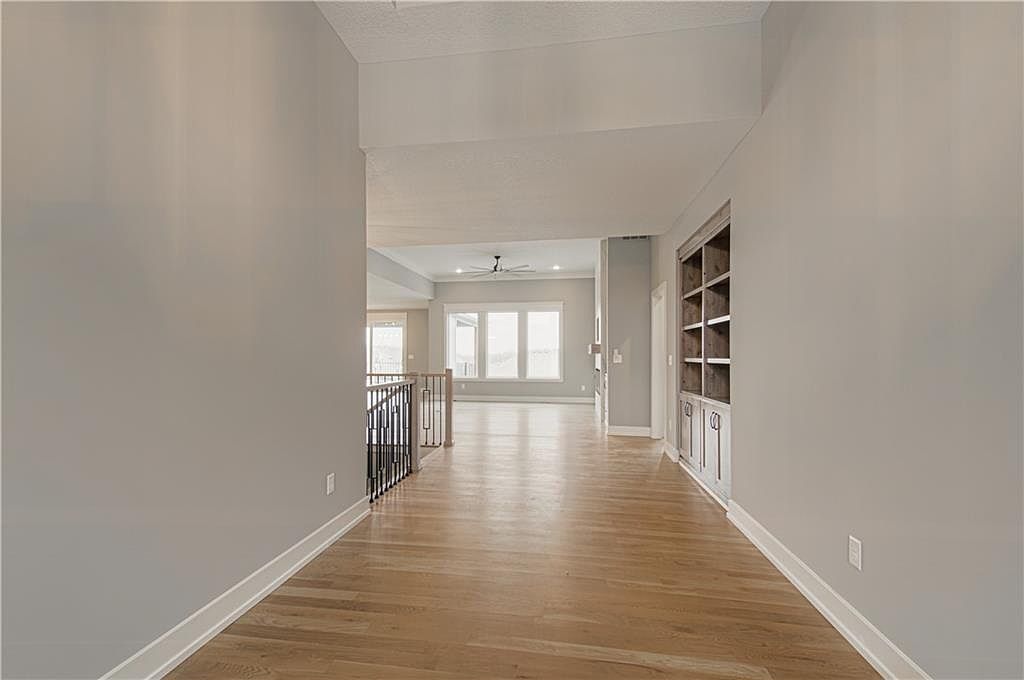 2318 Larkspur Lane — photo 4