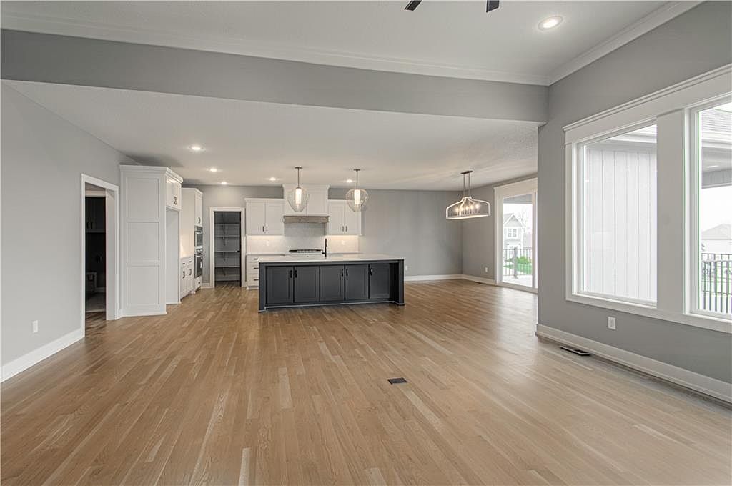 2318 Larkspur Lane — photo 9