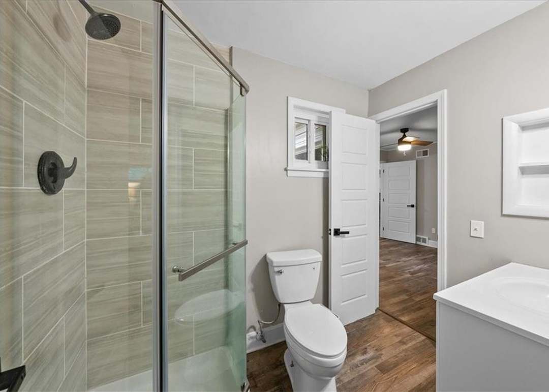 2318 W 77th Street — photo 7