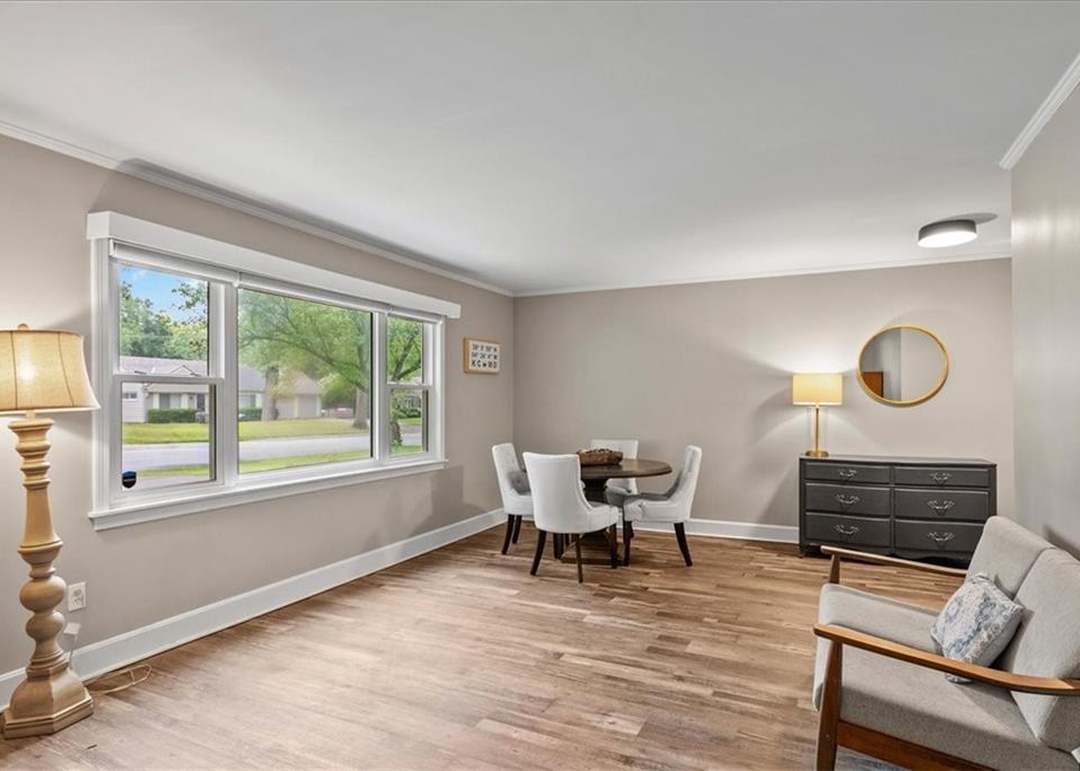 2318 W 77th Street — photo 10
