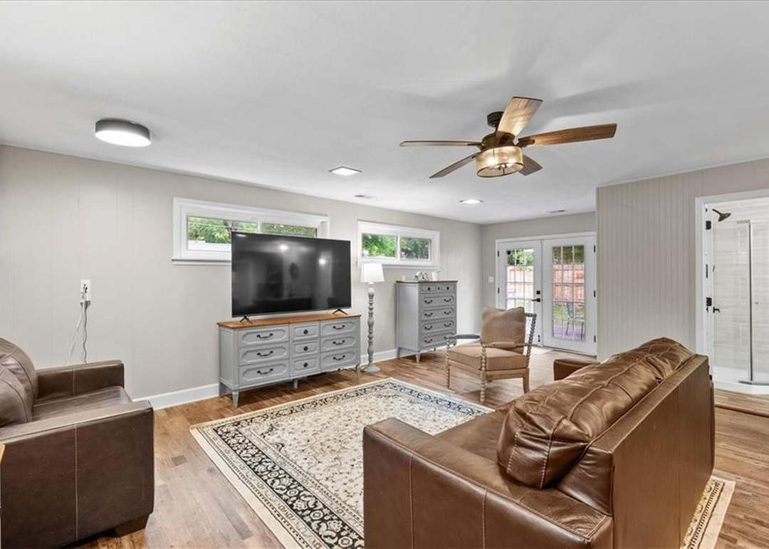 2318 W 77th Street — photo 15