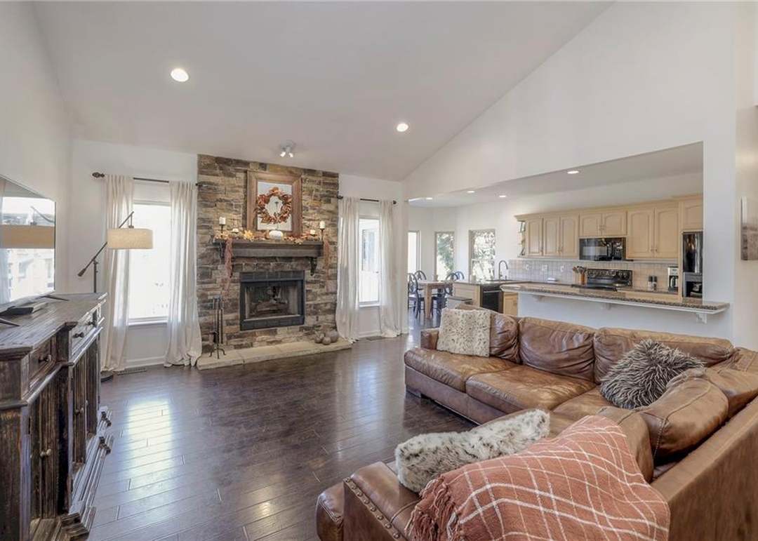 2322 W Johnston Street — photo 6