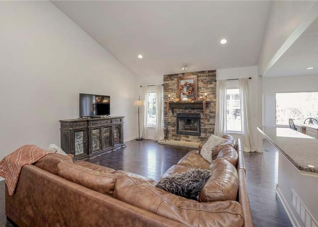 2322 W Johnston Street — photo 8