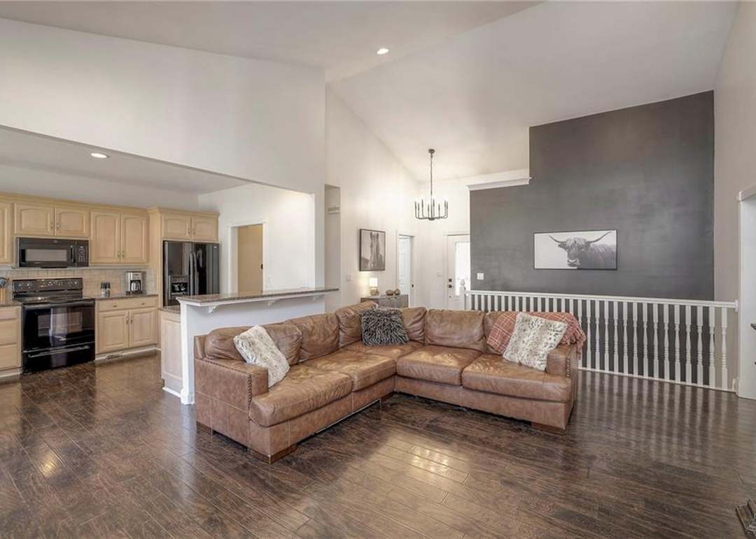 2322 W Johnston Street — photo 9