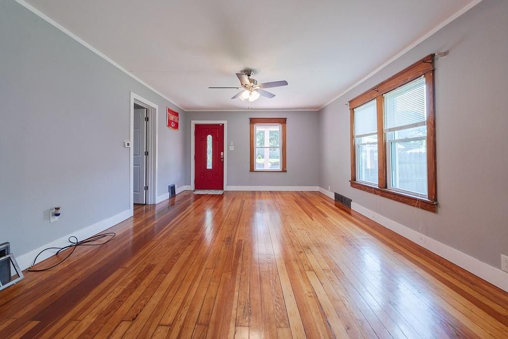 2400 Harvard Avenue — photo 3