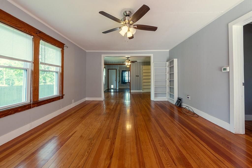 2400 Harvard Avenue — photo 4