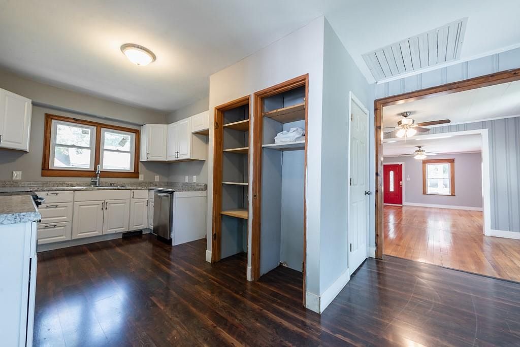2400 Harvard Avenue — photo 13