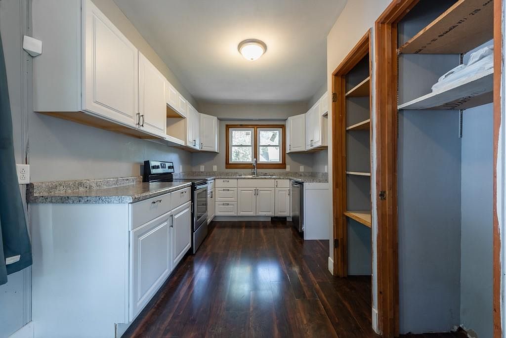 2400 Harvard Avenue — photo 14