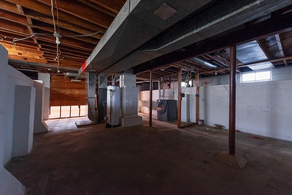 2400 Harvard Avenue — photo 19
