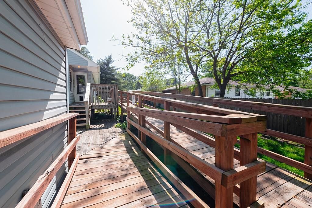 2400 Harvard Avenue — photo 21